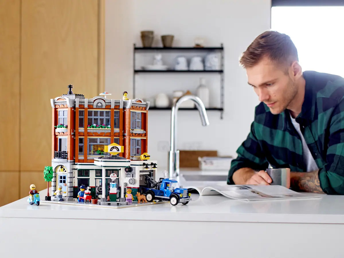 LEGO Creator 10264 Corner Garage