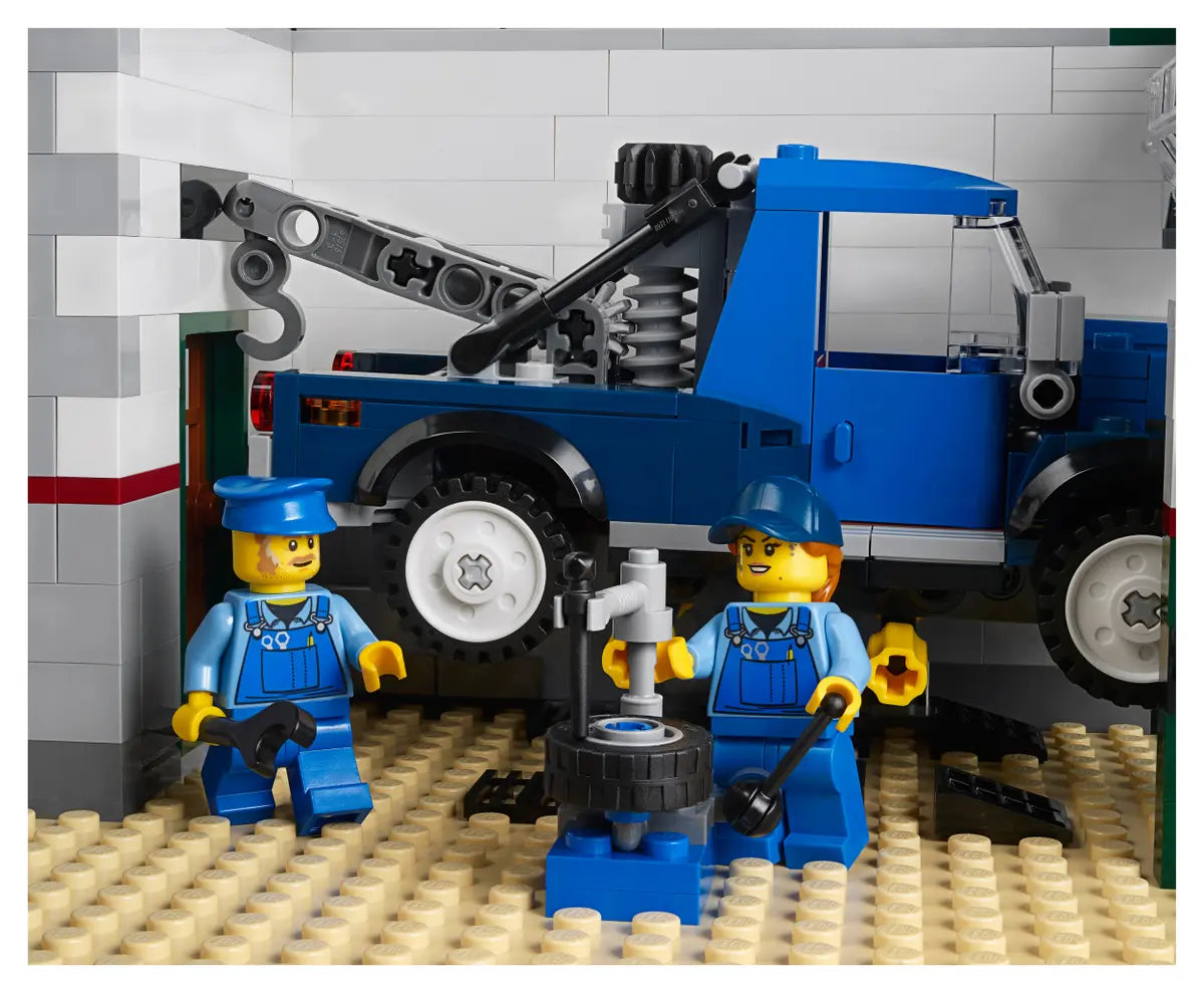 LEGO Creator 10264 Corner Garage