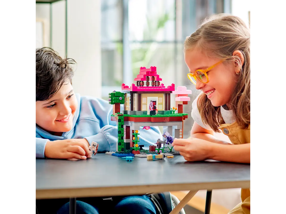 LEGO Minecraft 21183 The Training Grounds