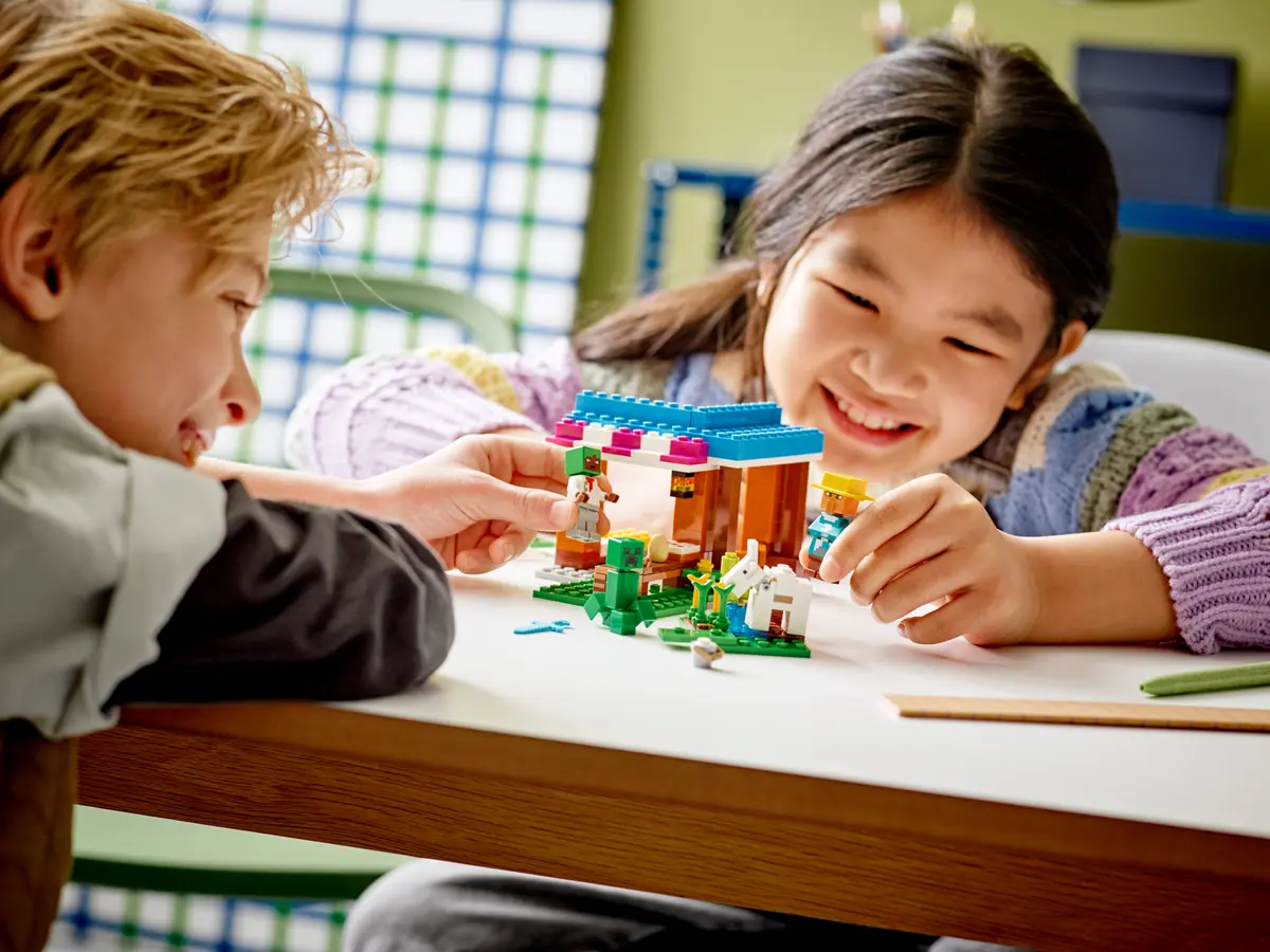LEGO Minecraft 21184 The Bakery