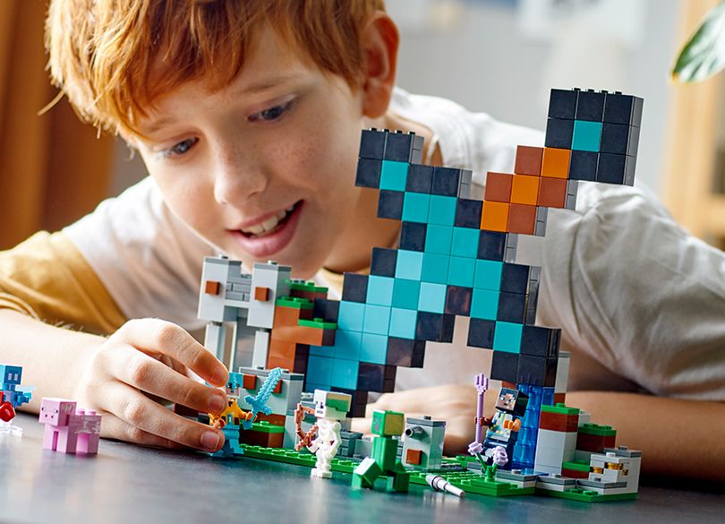 LEGO Minecraft 21244 The Sword Outpost