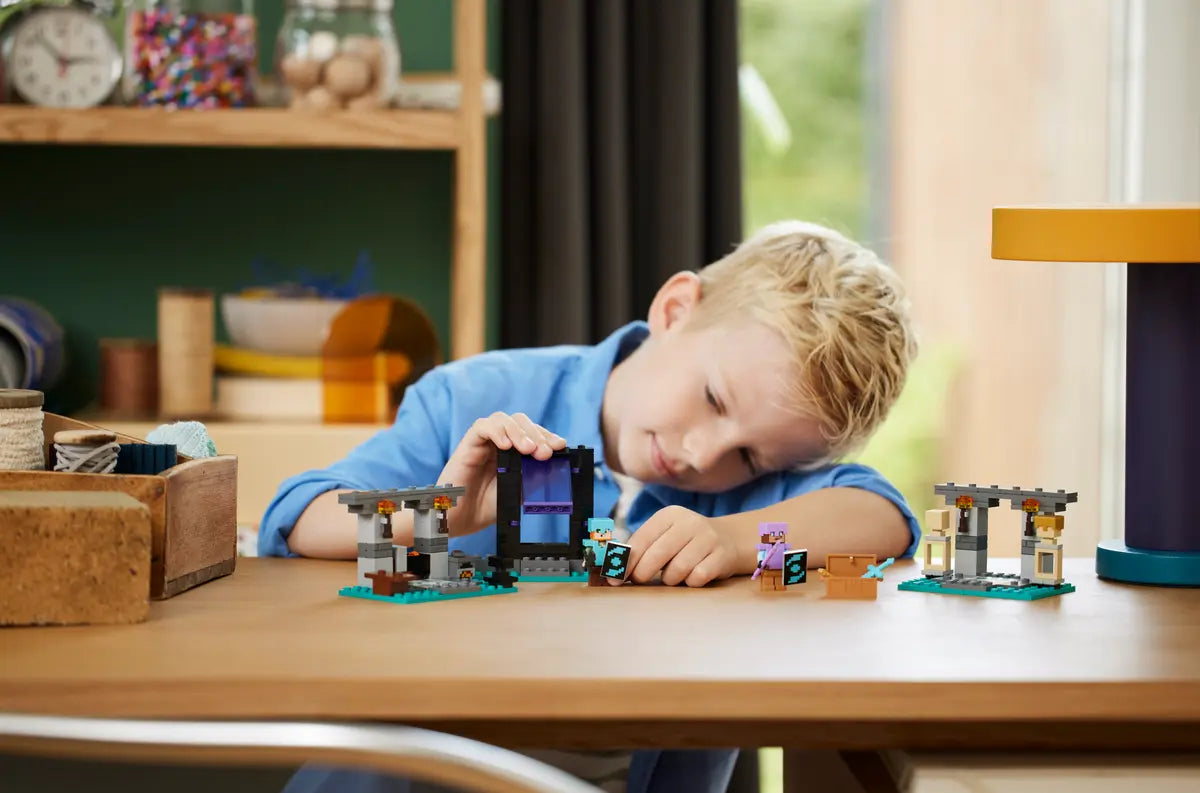 LEGO Minecraft 21252 The Armory