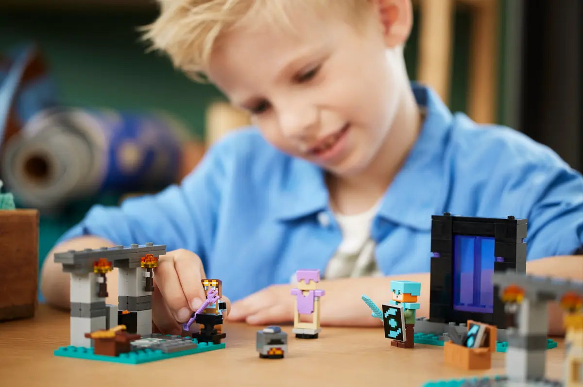 LEGO Minecraft 21252 The Armory