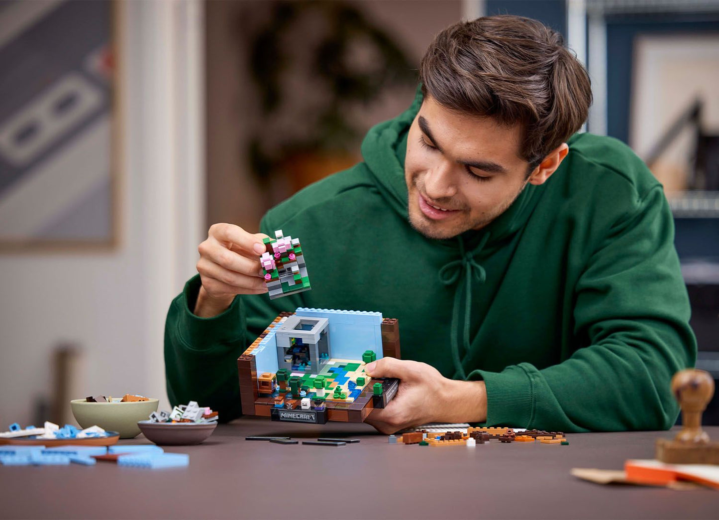 LEGO Minecraft 21265 The Crafting Table