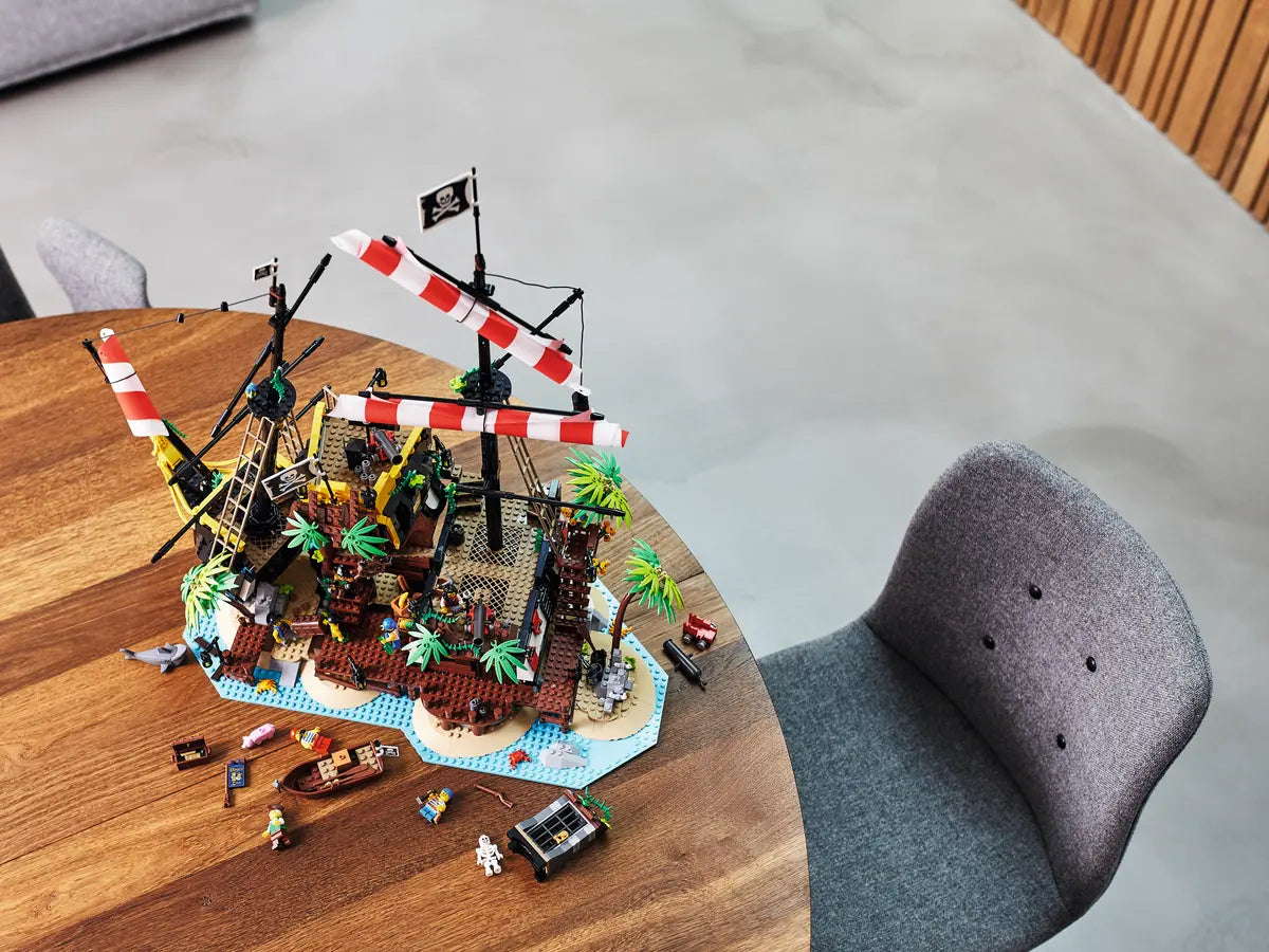 LEGO Ideas 21322 Pirates of Barracuda Bay