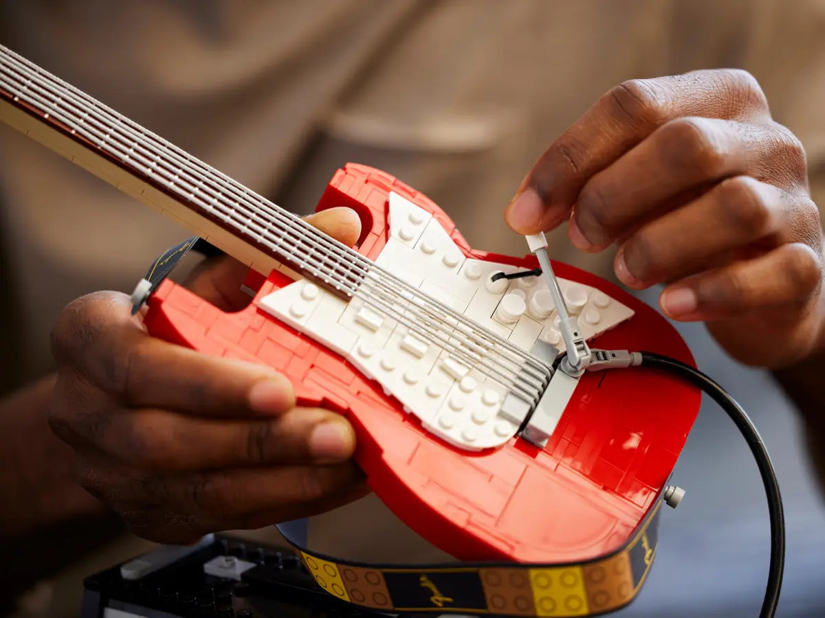 LEGO Ideas 21329 Fender Stratocaster