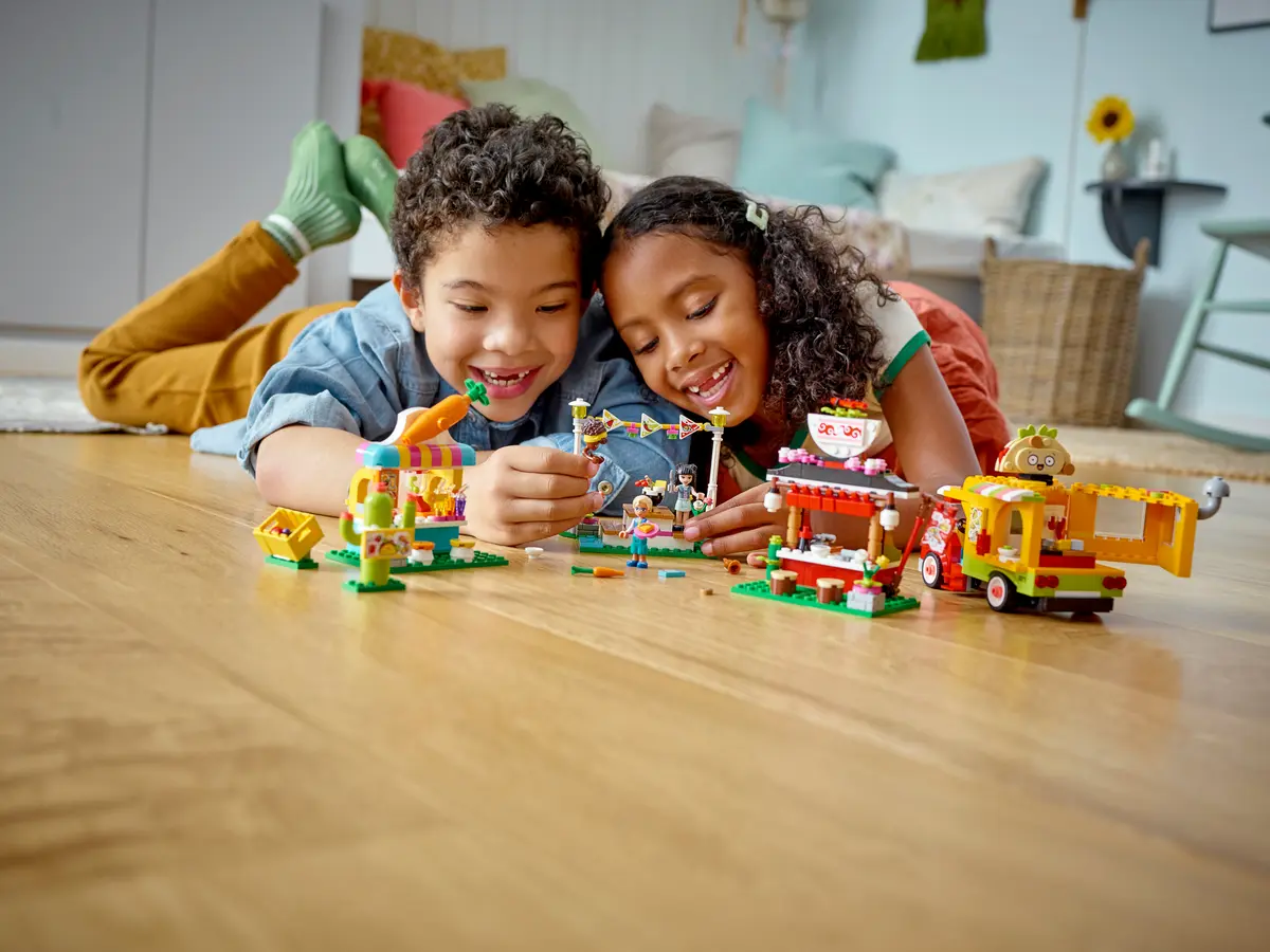 LEGO Friends 41701 Street Food Market