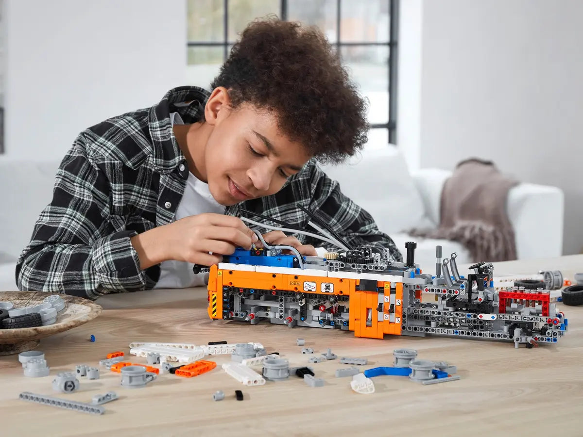 LEGO Technic 42128 Heavy-Duty Tow Truck