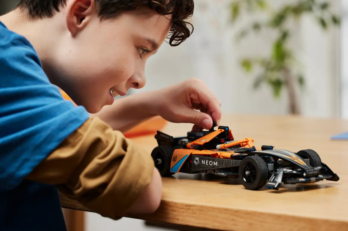 LEGO Technic 42169 NEOM McLaren Formula E Team