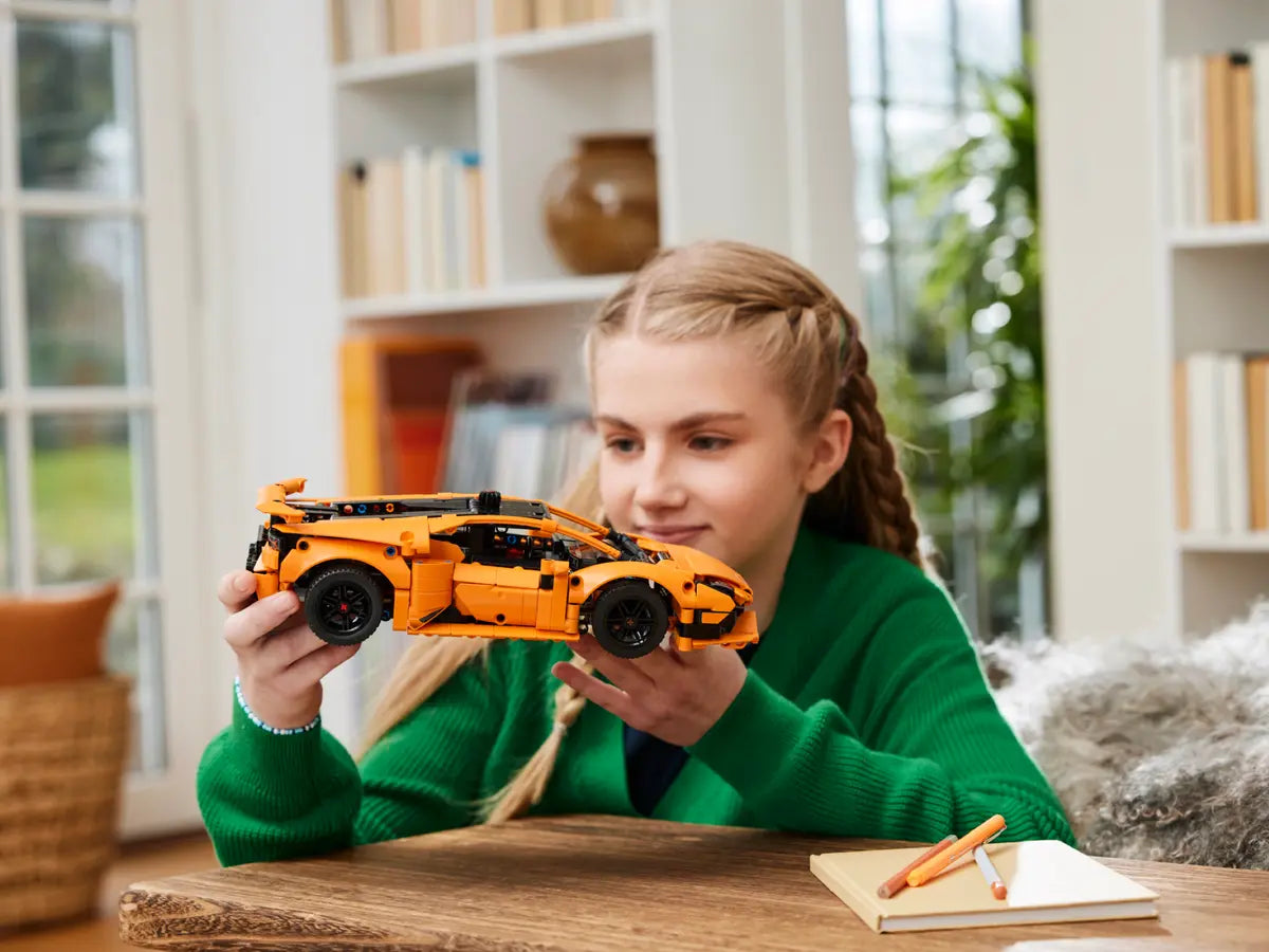 LEGO Technic 42196 Lamborghini Huracán Tecnica Orange