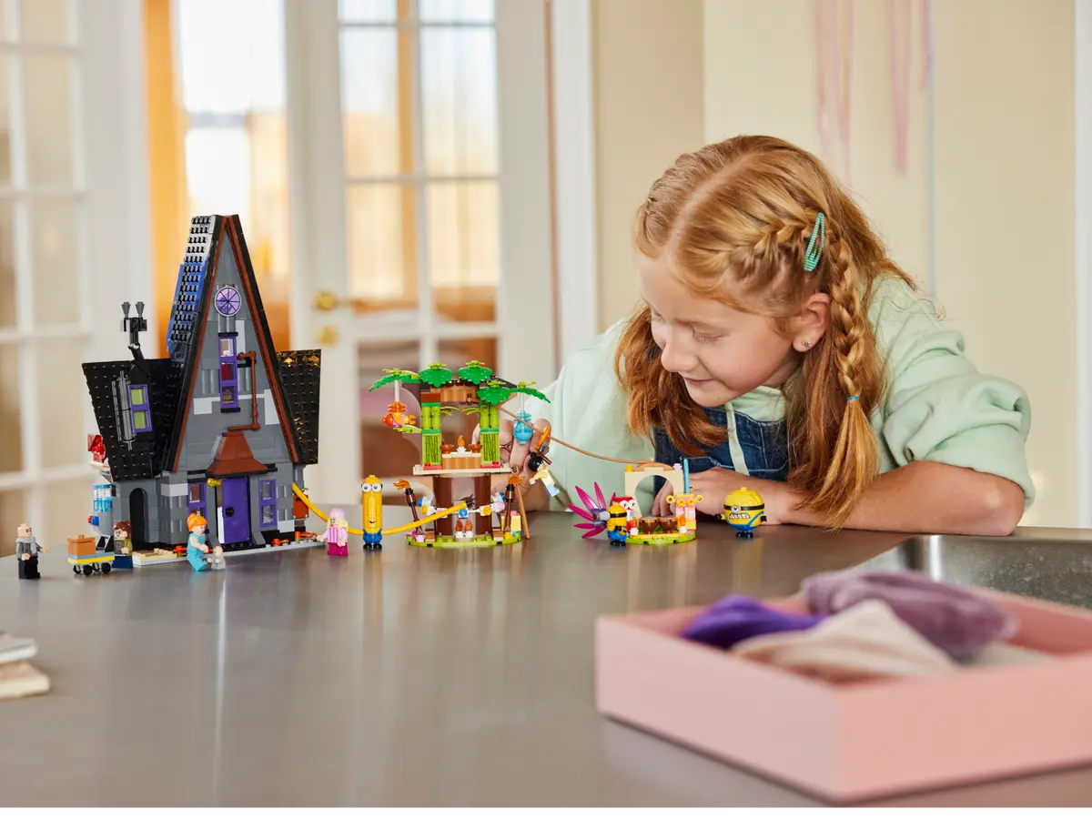 LEGO Minions 75583 Minions and Gru's Family Mansion