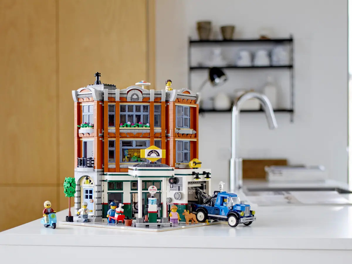 LEGo Creator 10264 Corner Garage