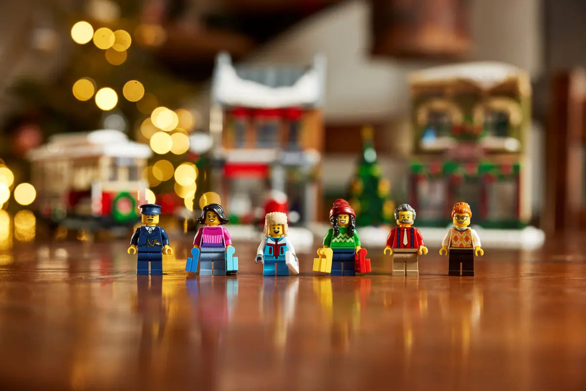 LEGO Icons 10308 Holiday Main Street