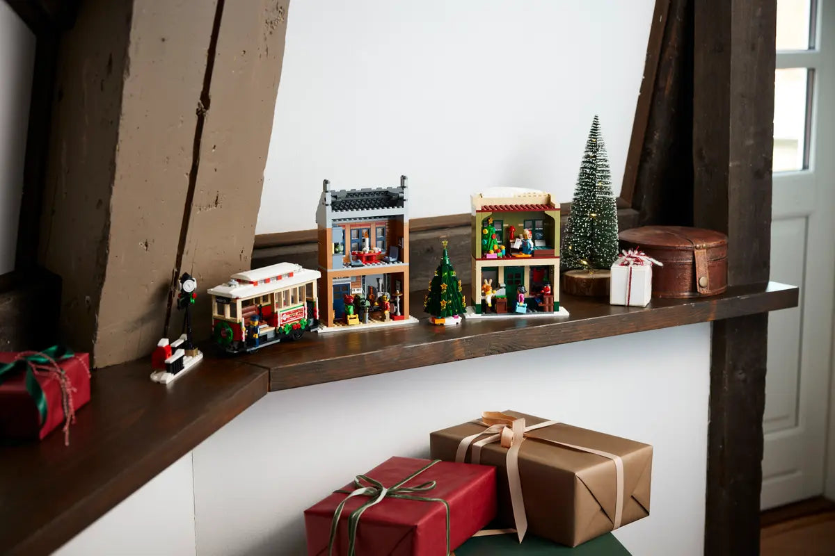 LEGO Icons 10308 Holiday Main Street