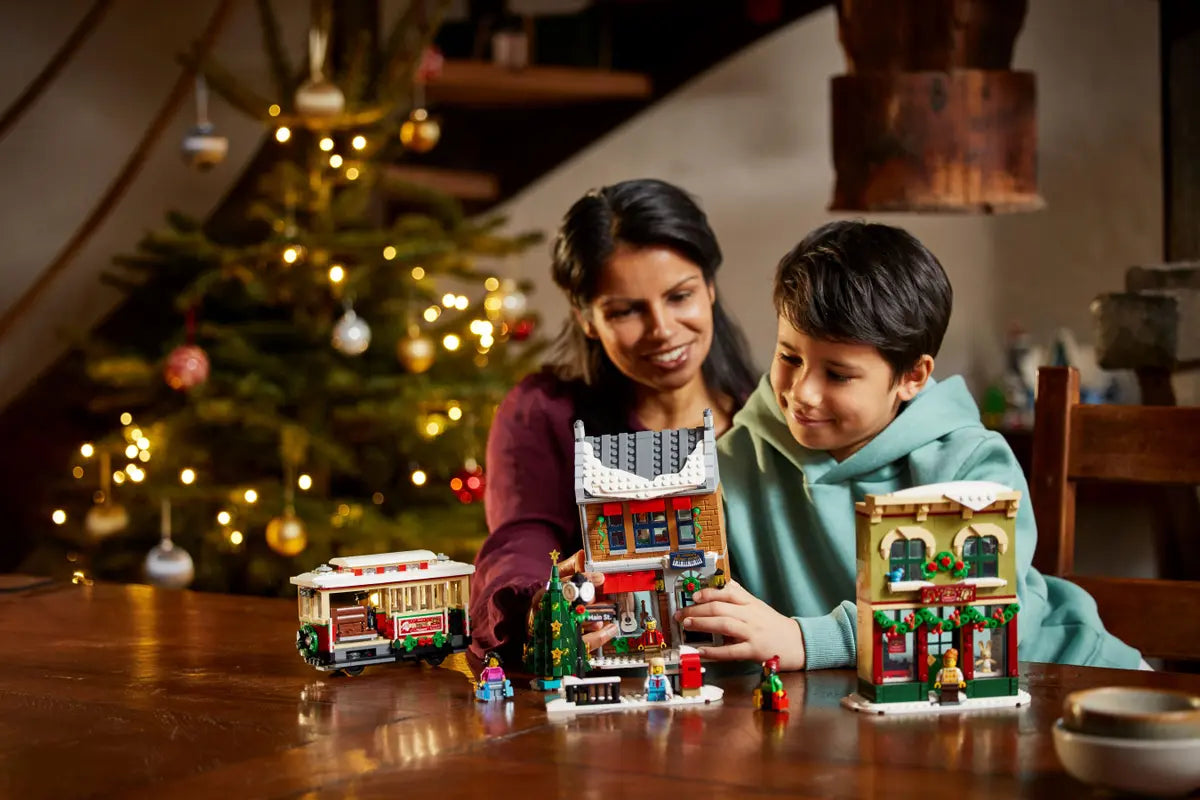 LEGO Icons 10308 Holiday Main Street