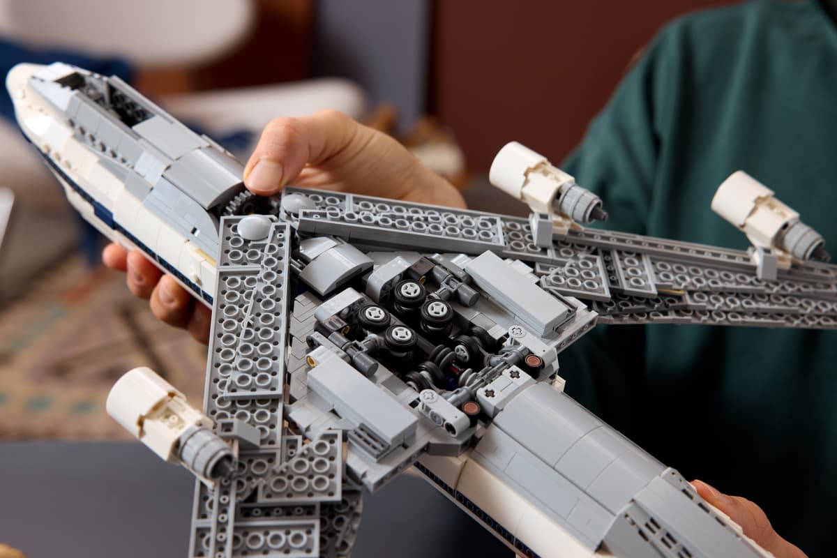 LEGO Icons 10360 Shuttle Carrier Aircraft