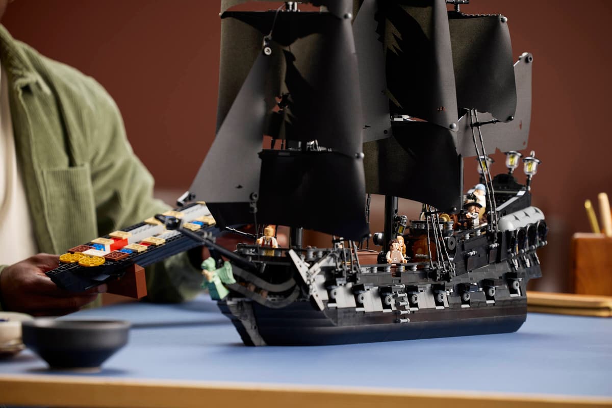 LEGO Icons 10365 Captain Jack Sparrow's Pirate Ship
