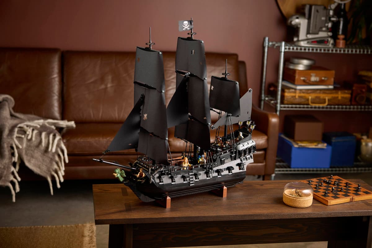 LEGO Icons 10365 Captain Jack Sparrow's Pirate Ship