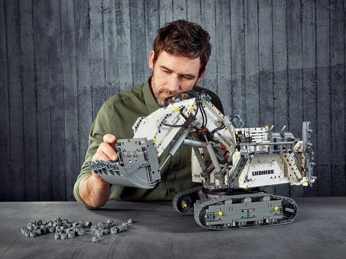 LEGO Technic 42100 Liebherr R 9800 Excavator