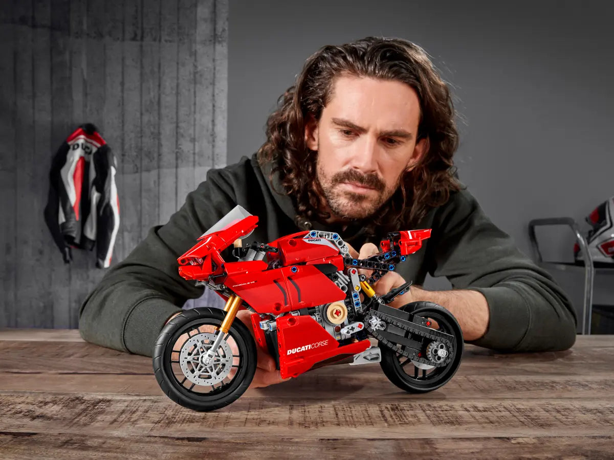 LEGO Technic 42107 Ducati Panigale V4 R