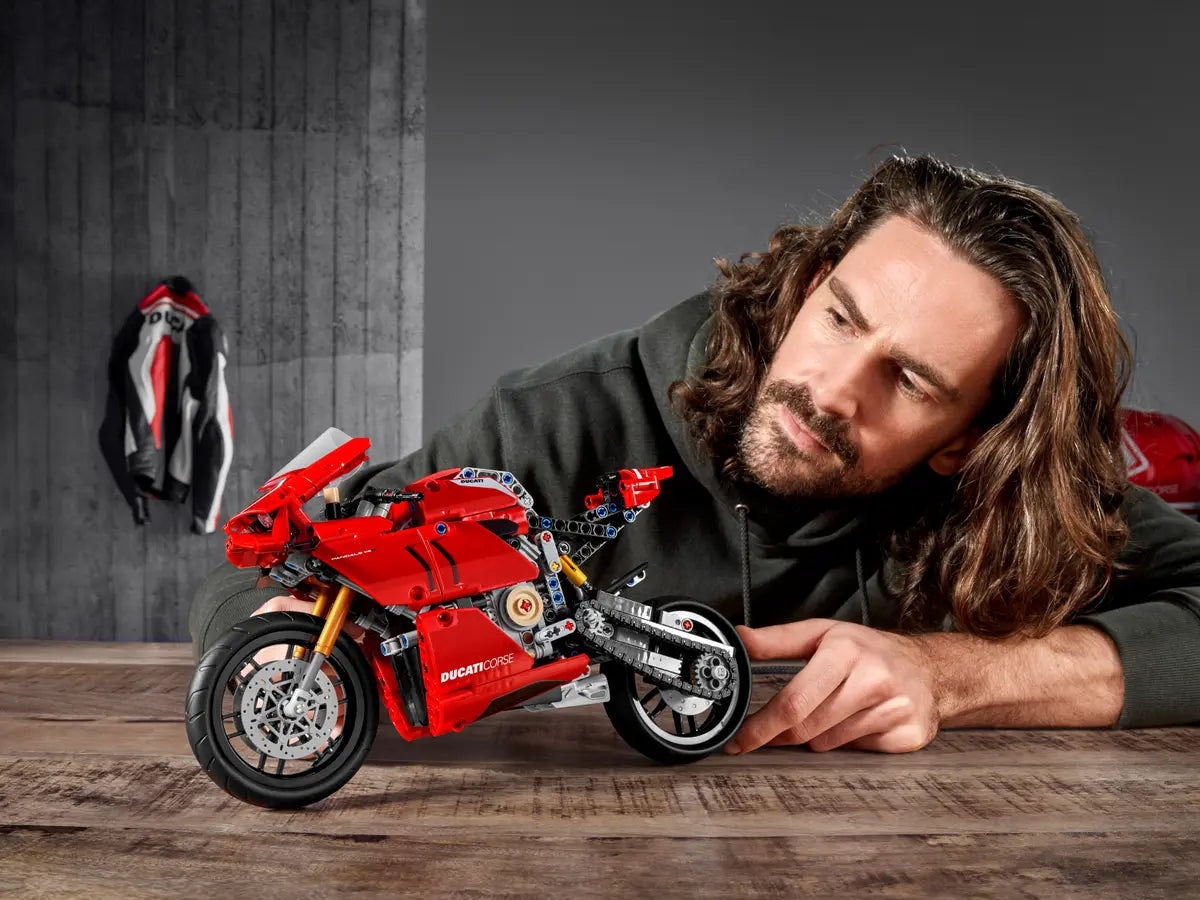 LEGO Technic 42107 Ducati Panigale V4 R