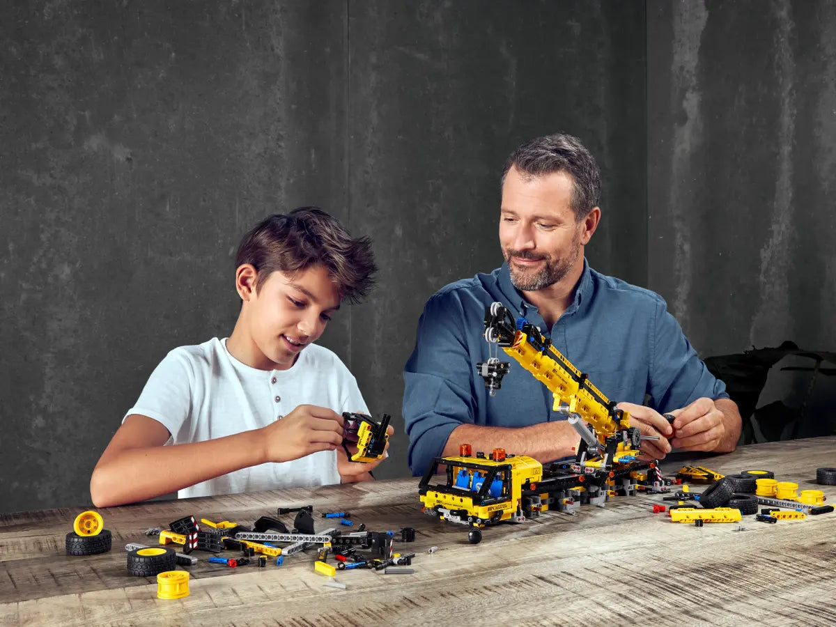 LEGO Technic 42108 Mobile Crane