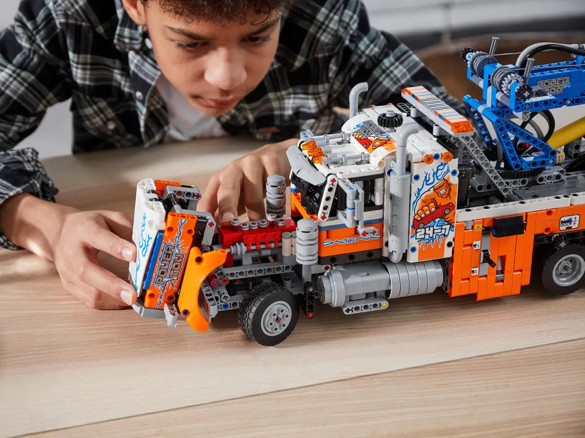 LEGO Technic 42128 Heavy-Duty Tow Truck