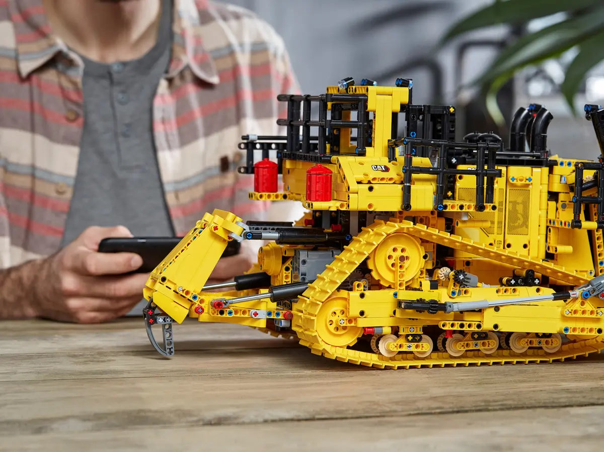 LEGO Technic 42131 App-Controlled Cat D11 Bulldozer