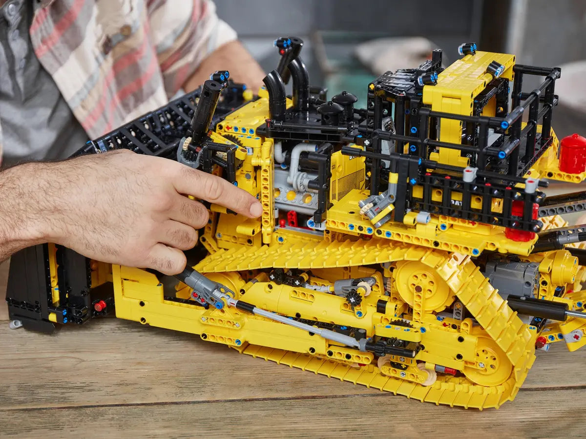 LEGO Technic 42131 App-Controlled Cat D11 Bulldozer