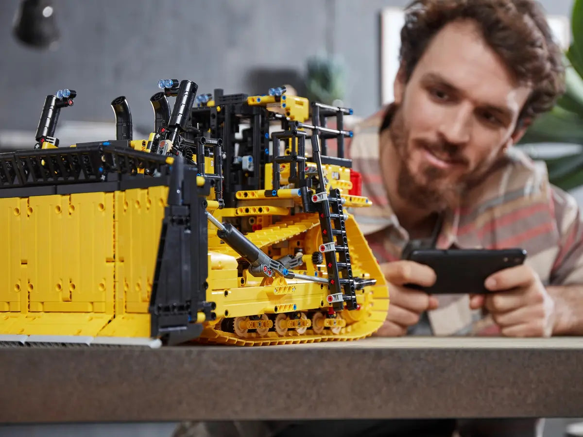 LEGO Technic 42131 App-Controlled Cat D11 Bulldozer