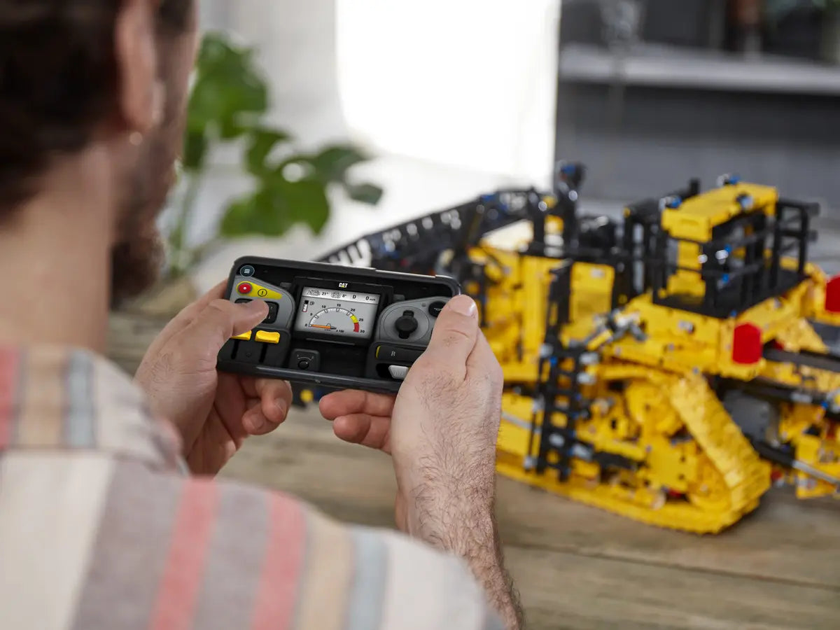 LEGO Technic 42131 App-Controlled Cat D11 Bulldozer