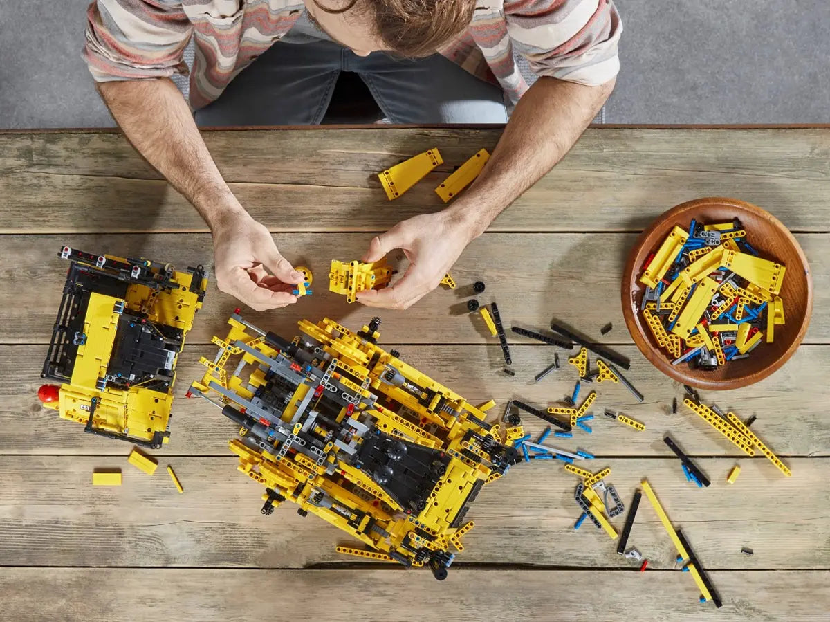 LEGO Technic 42131 App-Controlled Cat D11 Bulldozer