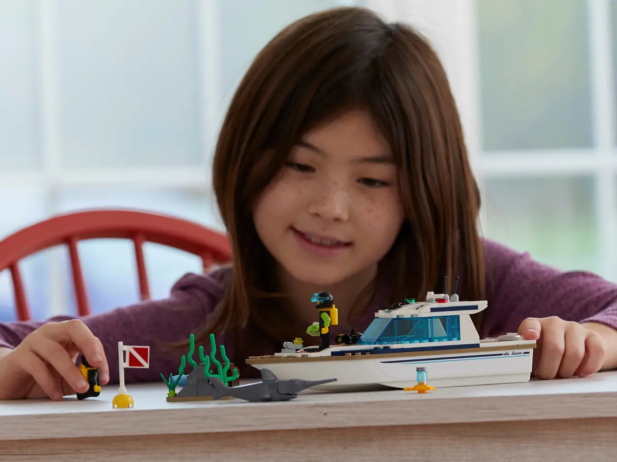 LEGO City 60221 Diving Yacht