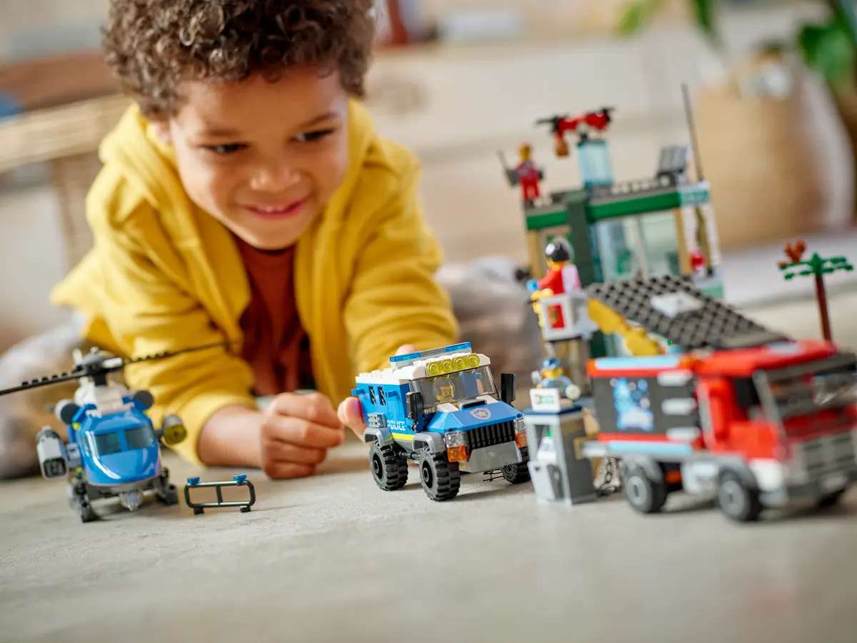 LEGO City 60317 City Bank Police Chase