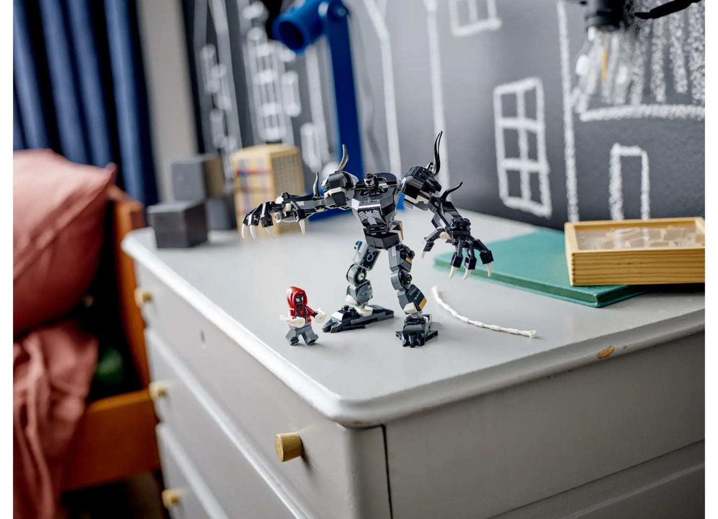 LEGO Marvel 76276 Venom Mech Armour vs. Miles Morales